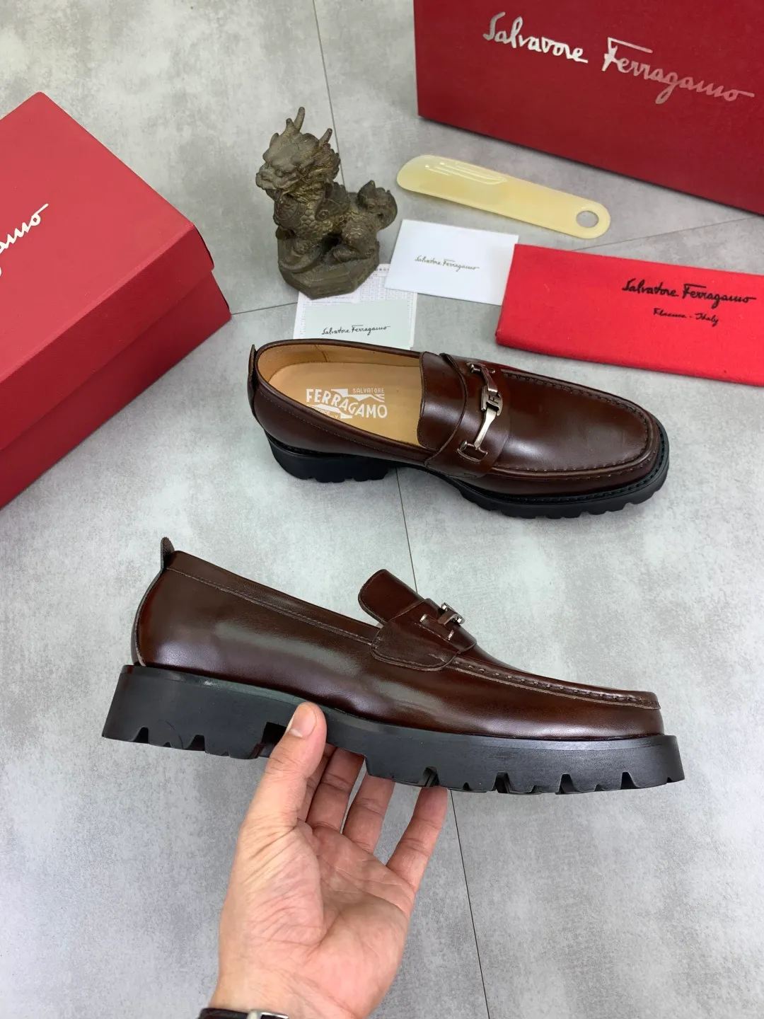 Men's Men's Shoes 💰P480💰[New Style] Water-dyed Niuli 🆘[Salvatore Ferragamo] Ferragamo's latest casual business leather shoes for men! Listed simultaneously! The fabric is made of specially imported original calfskin, and the interior is made of imported water-dyed cowhide. It is absolutely luxurious and leads the fashion trend. Matching code: 38-44 (45 and 46 can be customized) Multiple colors available